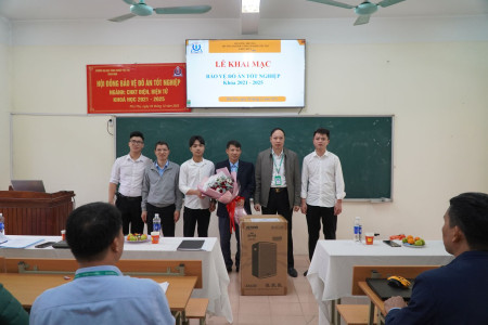 Khoa Điện tổ chức bảo vệ đồ án tốt nghiệp cho sinh viên khóa tuyển sinh 2021